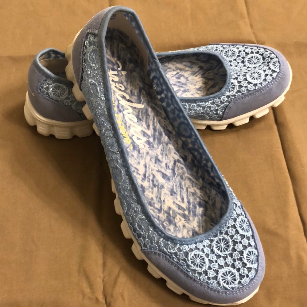 Light Blue Lace Skechers flats size 7.5